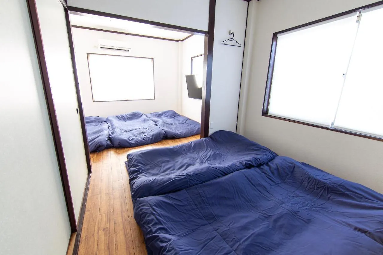 Guest House Gorilla! Osaka 2*,