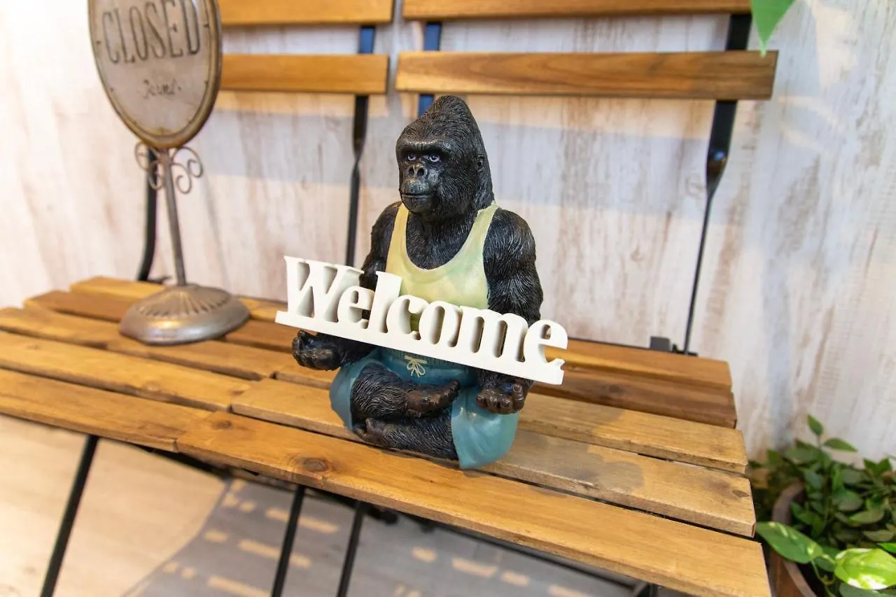 Guest House Gorilla! Osaka 2*,